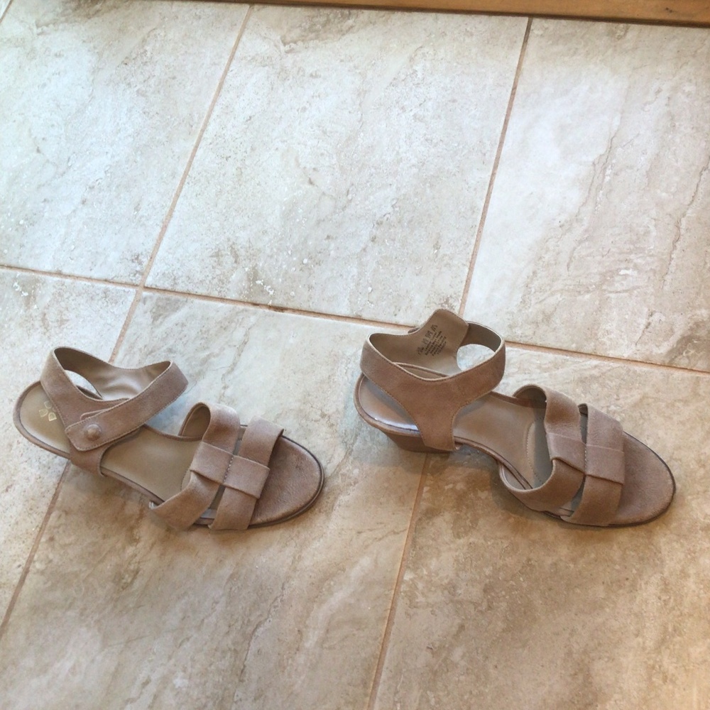 Naturalizer Yolanda Leather Sandal